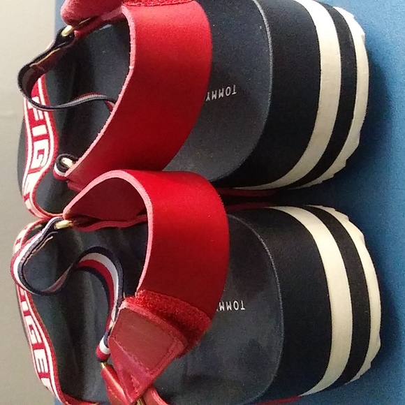TOMMY HILFIGER BECKETT Womens Red Sandals size 10, New - Picture 4 of 7